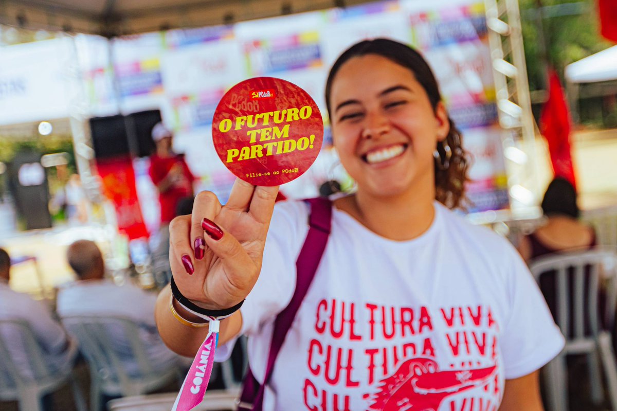 Se você sente que tem algo errado nesse sistema, você está certo. Mas a mudança real não vem sozinha, ela vem com organização.

O FUTURO TEM PARTIDO E ELE PRECISA DE QUEM NÃO SE CALA. Vem pro PCdoB!