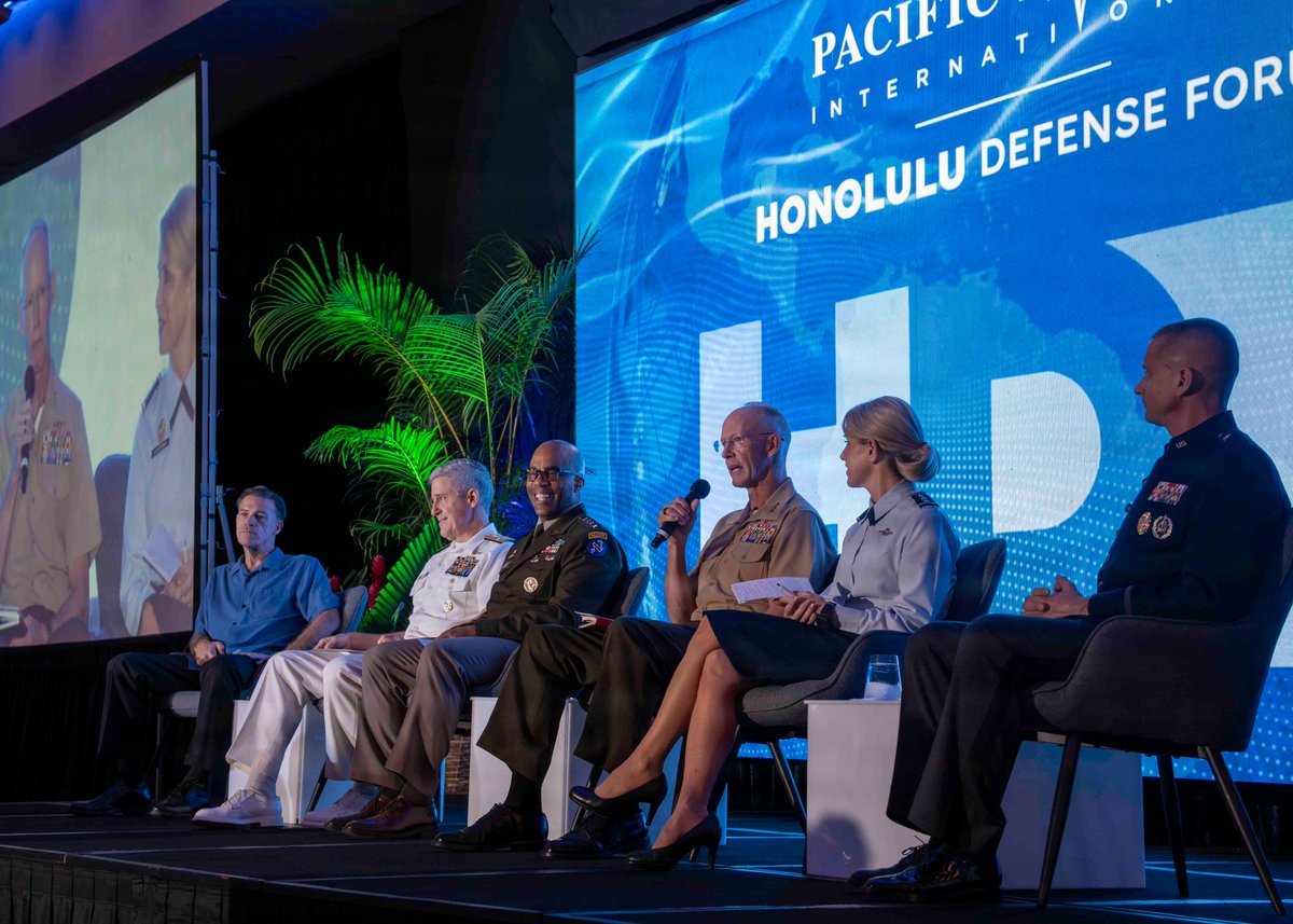 PacificMarines's tweet image. From sea to space: shaping deterrence in the #IndoPacific 🚀🌊

Lt. Gen. James Glynn, #MARFORPAC and other military component representatives participate in the #HDF in Honolulu, Jan. 12, 2026.

📸: MC2 Christopher Sypert | @USNavy + @USMC 

@USARPAC @INDOPACOM @USPacificFleet