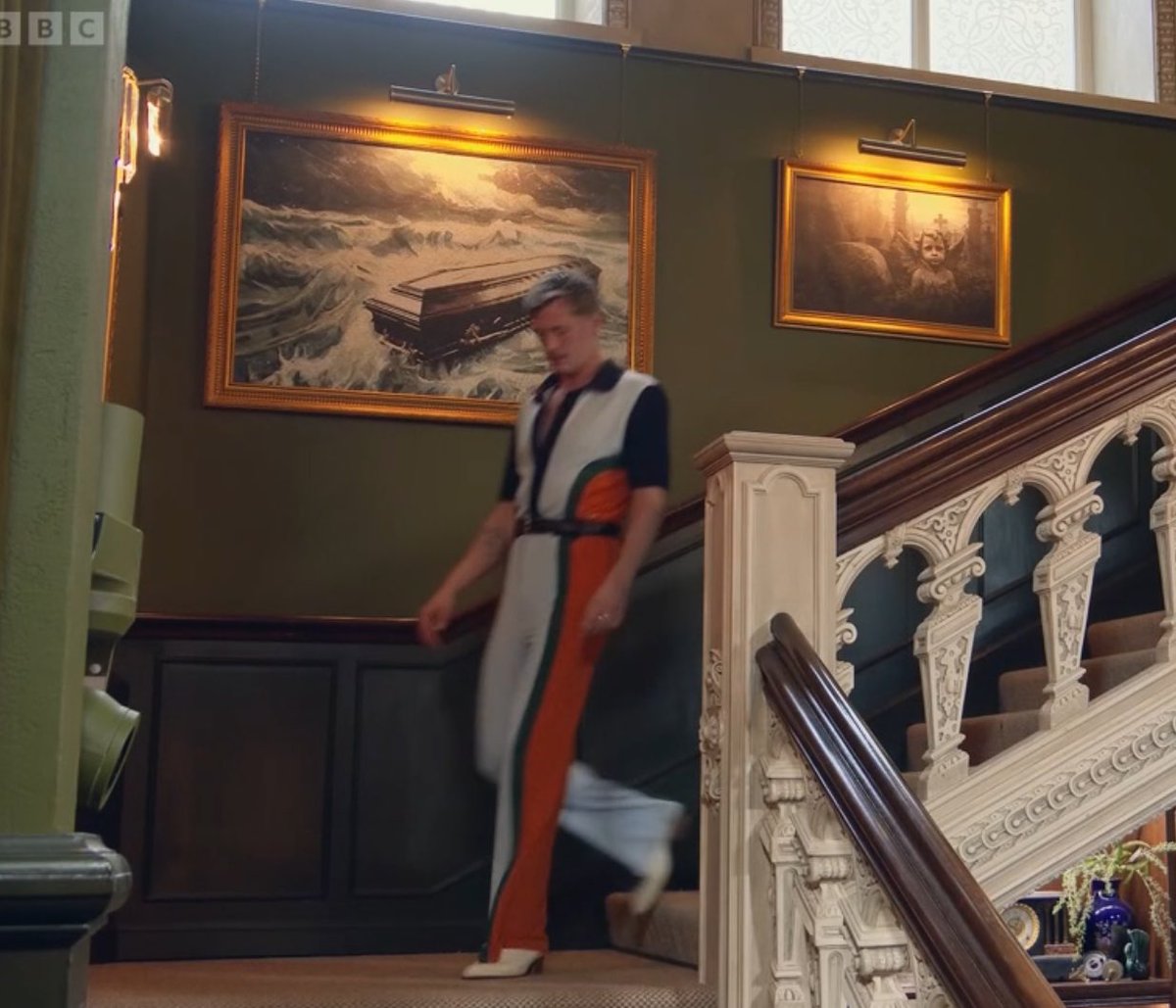 vitt2tsnoc's tweet photo. SORRY CAN WE PLEASE ALL PAUSE AND TAKE A MOMENT FOR THIS INSANELY EXCELLENT OUTFIT, STEPHEN MOST FASHIONABLE TRAITOR OF ALL TIME. #TheTraitorsUK https://t.co/odM68x55BN