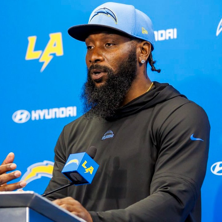 MySportsUpdate's tweet image. #Chargers LBs coach NaVorro Bowman has decided to step away from coaching to be more involved in his son’s future. His son is a top-ranked high school basketball player.