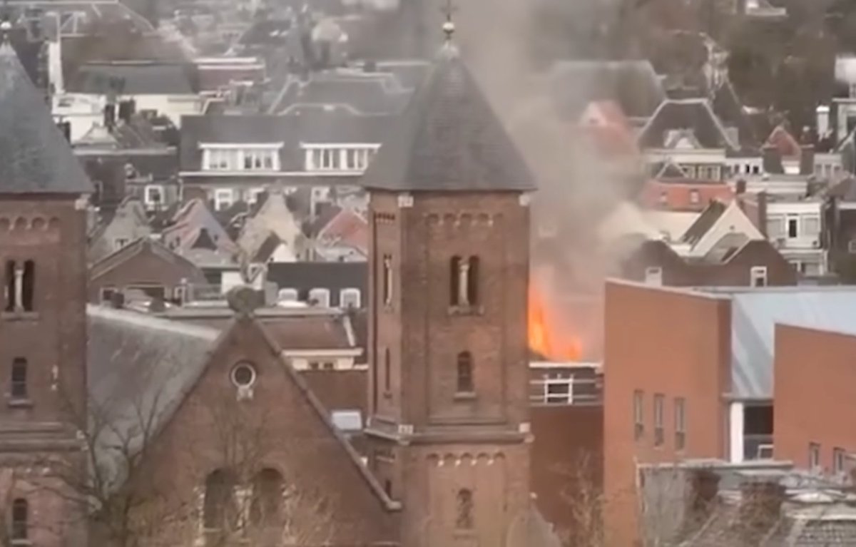 maartenbrink's tweet image. Inmiddels is duidelijk dat de explosie in #Utrecht veroorzaakt is door een gaslek. Als bij een wonder vielen er geen doden of zwaar gewonden. Complimenten voor de manier waarop, en hoe snel, alle politiemensen en hulpverleners goed georganiseerd in actie kwamen. 
#explosie