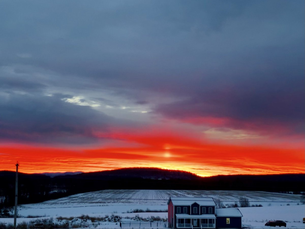 Artistunknown31's tweet photo. The sunrise from earlier today 🌅 ☀️ 

#sunrisephotography #NaturePhotography #sky #Weather #photography #PhotographyIsArt #photographylovers #PHOTO #PhotoMode #PhotoOfTheDay #photographer #photographyislife https://t.co/pyNoxNfppq
