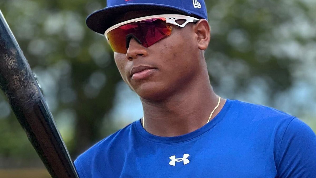 The @Rangers have signed MLB's No. 10 international prospect, 17-year-old  Dominican OF/3B Elian Rosario, for a reported $2.5 million. Follow top  deals: https://t.co/vjyjymaDUh