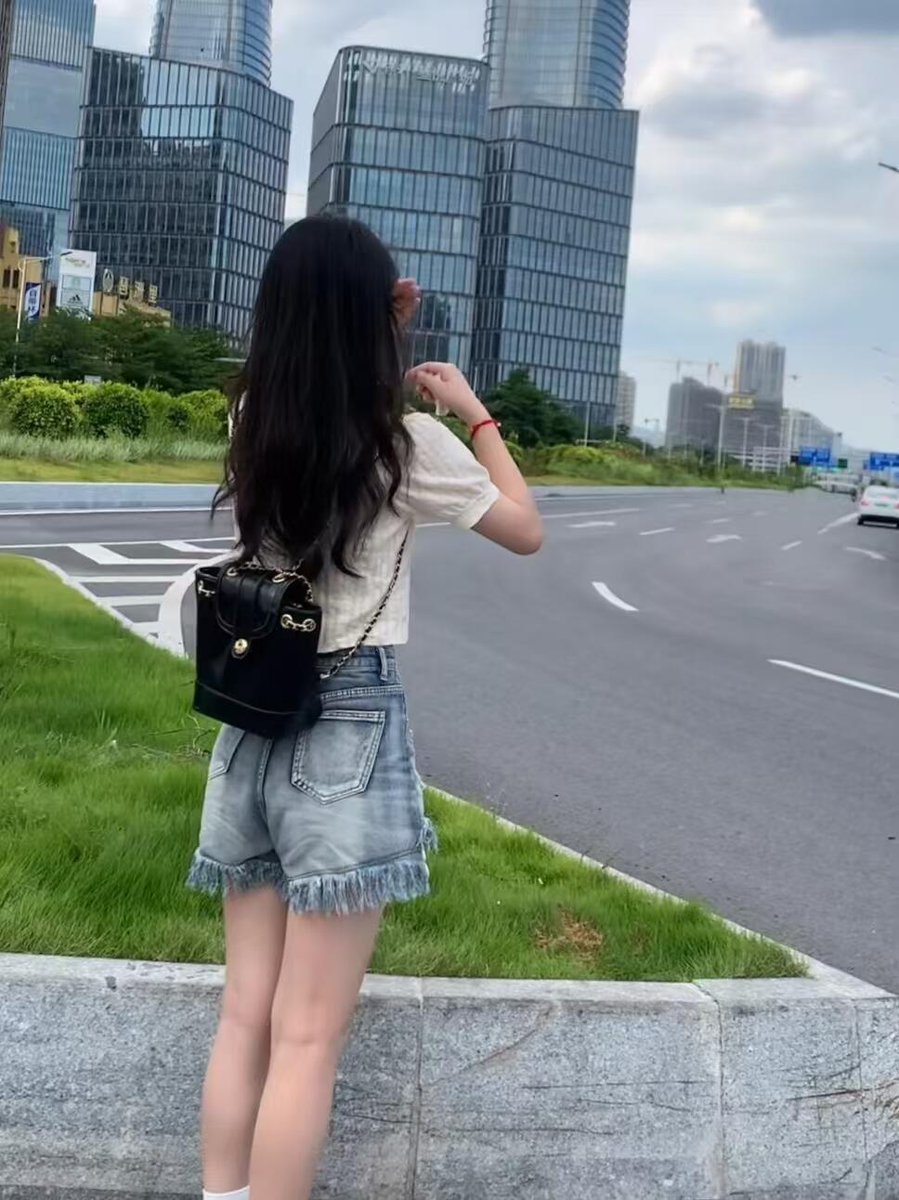 java_sugihadi's tweet image. "Woke up in one city, dreaming of the next. 🏙️🌄"