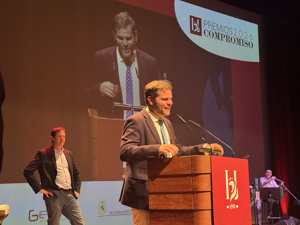 🏆 Premio Pueblo

Almanza recibe el premio, entregado por Paco Fernández, gerente de iRiego, y recogido por Javier Santiago Vélez, alcalde, en reconocimiento a su labor en el desarrollo, promoción y fortalecimiento de la comunidad.

#PremiosCompromisoHeraldodeLeon #HeraldoDeLeon