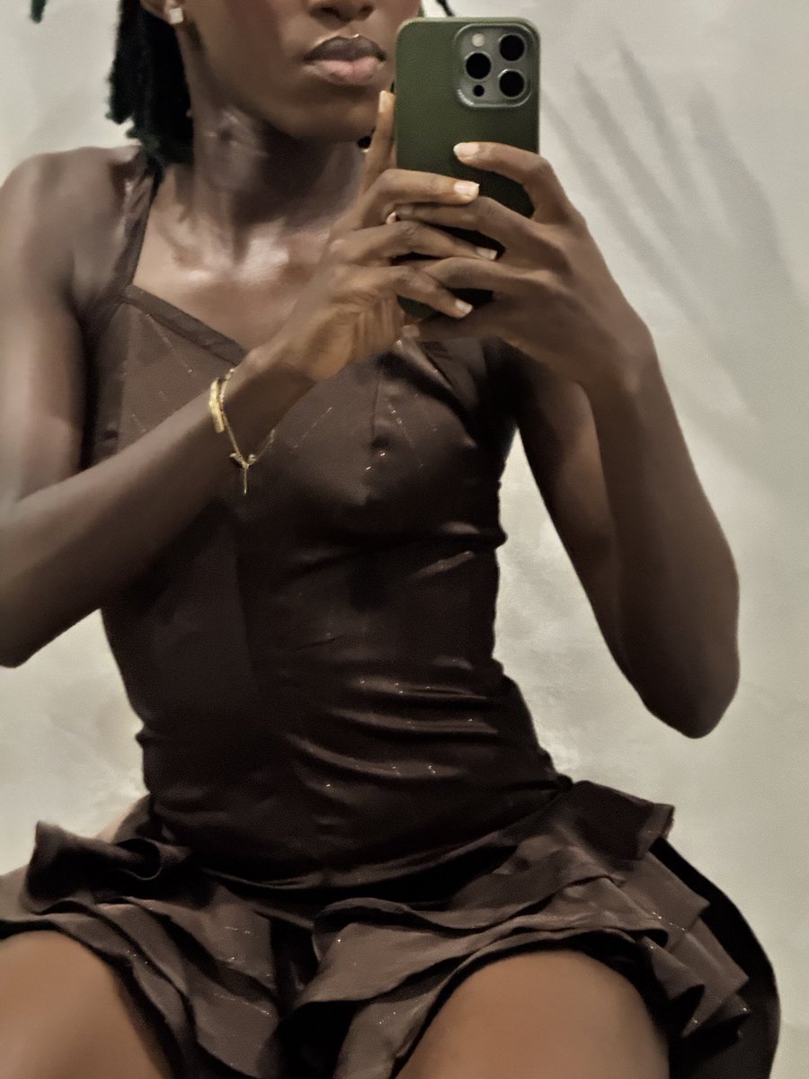 LisaQuama's tweet photo. lowkey i can pull this off 🥵 https://t.co/ExYdU0kXS9