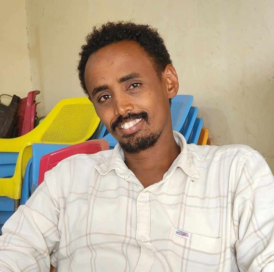 💢 قامت الأجهزة الأمنية قبل قليل بإعتقال علاء الدين ود الشريف عضو لجان المقاومة القضارف