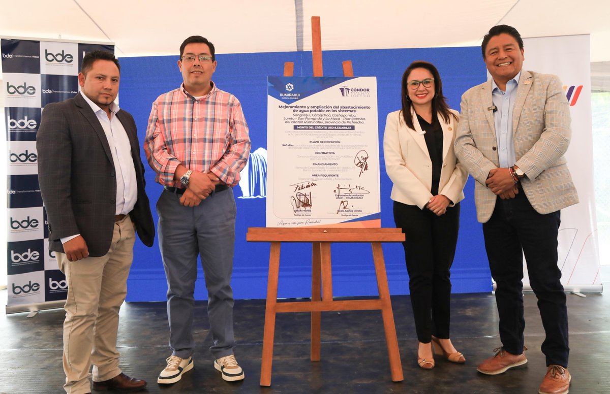 BDEcuadorBP's tweet photo. ✅ Con ilusión y emoción, los habitantes de Rumiñahui; la ministra de gobierno, @natalymorillos, nuestro #GerenteGeneral, @CRiveraBautista; y el alcalde de @mruminahui, Fabián Iza, oficializaron el inicio del proyecto de agua potable Cóndor Machay, financiado por el #BDE y el #BEI, por USD 8.7 millones, de los cuales USD 1.14 millones son no reembolsables. 

💧 Esta obra tan anhelada por más de 80 años, dotará de agua segura a 14 comunidades de este cantón. 

#GestiónQueTransformaTerritorios
#ElNuevoEcuadorCumple