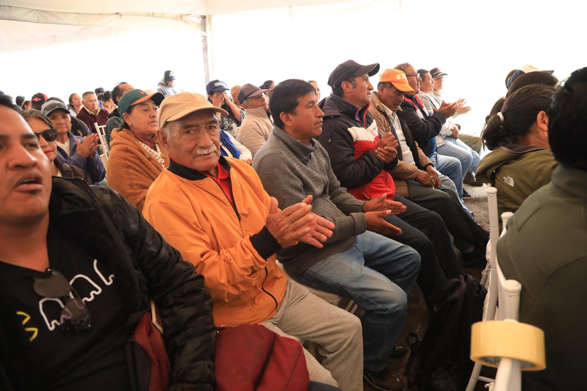 BDEcuadorBP's tweet photo. ✅ Con ilusión y emoción, los habitantes de Rumiñahui; la ministra de gobierno, @natalymorillos, nuestro #GerenteGeneral, @CRiveraBautista; y el alcalde de @mruminahui, Fabián Iza, oficializaron el inicio del proyecto de agua potable Cóndor Machay, financiado por el #BDE y el #BEI, por USD 8.7 millones, de los cuales USD 1.14 millones son no reembolsables. 

💧 Esta obra tan anhelada por más de 80 años, dotará de agua segura a 14 comunidades de este cantón. 

#GestiónQueTransformaTerritorios
#ElNuevoEcuadorCumple