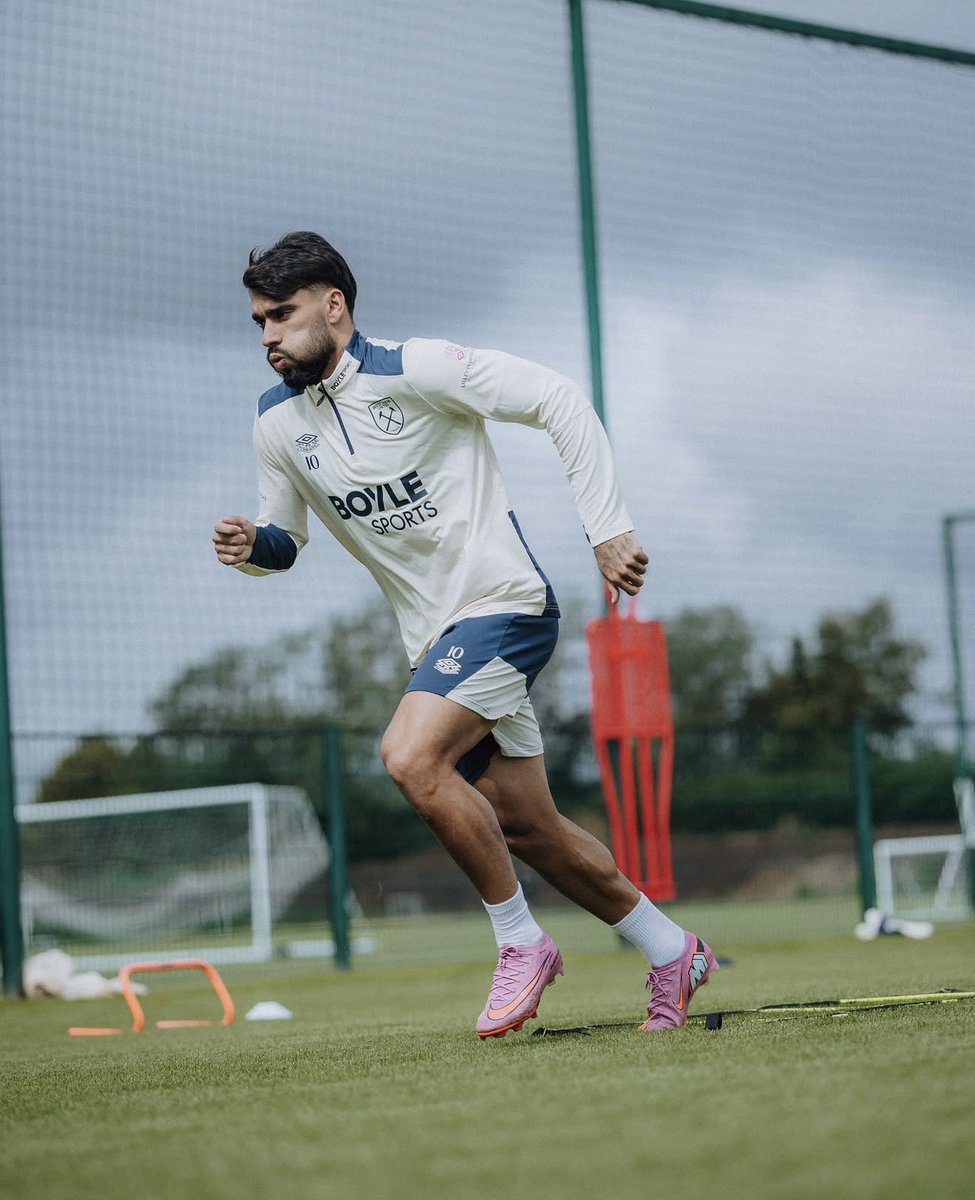 futebol_info's tweet image. West Ham chegou a receber uma proposta de 50 milhões de libras (R$ 361 milhões) do Tottenham por Lucas Paquetá, mas o camisa 10 não quis ir.

🗞️ @UOL | @_rodrigomattos_ 
📸 West Ham
