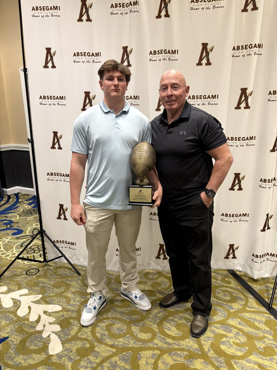 Logan Simpson tweet media