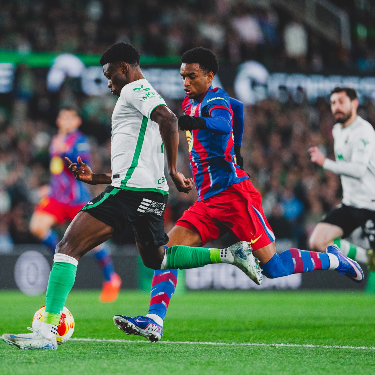 💥 ¡Se mantiene el empate sin goles en El Sardinero superada ya la media hora de eliminatoria! 

⏱️ 32' (0-0)
#️⃣ #RacingBarça