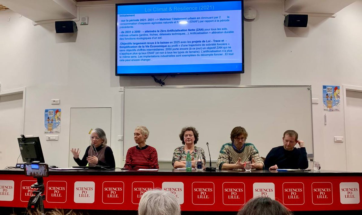 lpetrynka's tweet image. Plaisir d'assister à un bon débat @ScPoLille ce soir. Nature/Logements. 
5 belles associations pour l'écologie. 
3 candidats intéressants. 
Le candidat/maire de Lille A. Deslandes qui perd son calme, et ne parvient pas à défense son bilan. 
@VSpillebout  au dessus du lot !