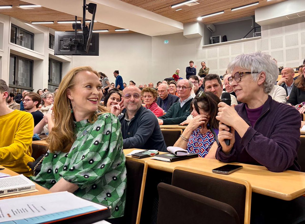 lpetrynka's tweet image. Plaisir d'assister à un bon débat @ScPoLille ce soir. Nature/Logements. 
5 belles associations pour l'écologie. 
3 candidats intéressants. 
Le candidat/maire de Lille A. Deslandes qui perd son calme, et ne parvient pas à défense son bilan. 
@VSpillebout  au dessus du lot !