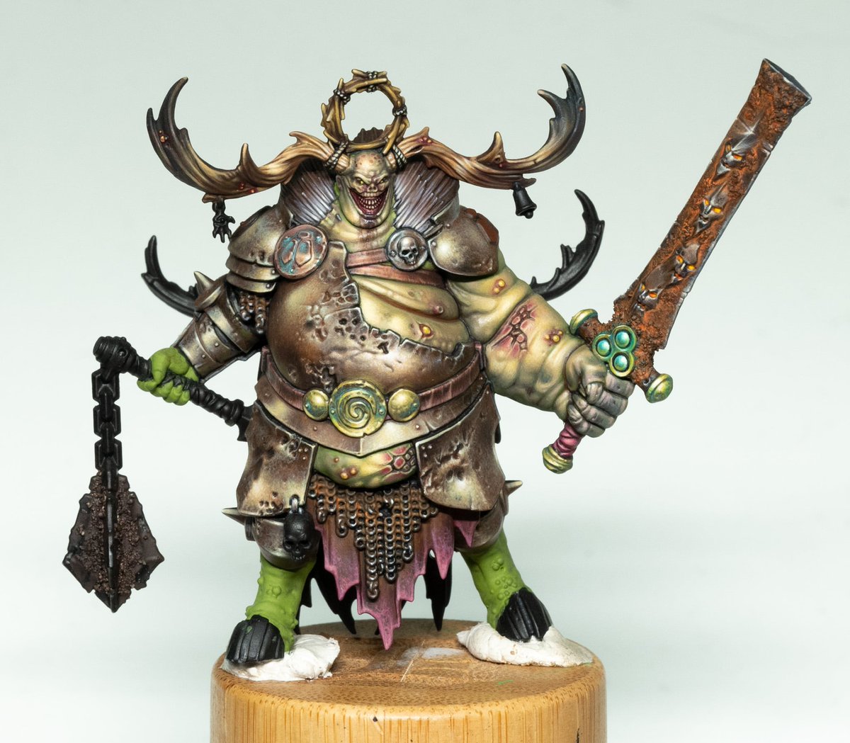 Daemonrich's tweet image. I've given his sword a good bit of rust and been tweaking a few things, like his belly pouch. Also, you get to see him with a white background! Woohoo!

#daemonrich #artisopusltd #PaintingWarhammer #WarhammerCommunity #AdWip