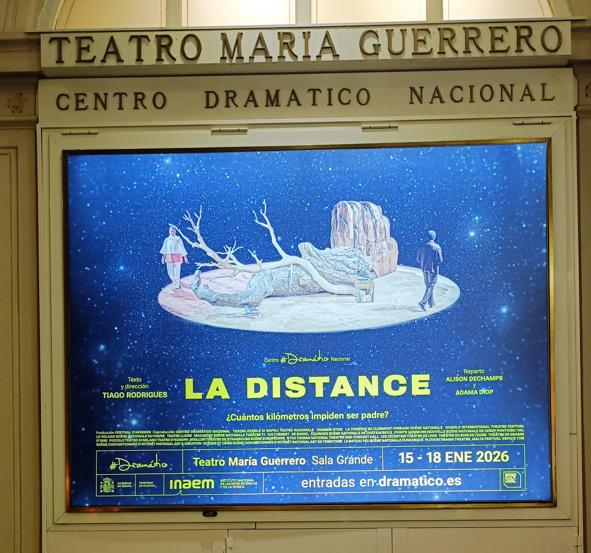 fjga61's tweet photo. Noche de teatro con @pefucas en el Teatro María Guerrero de Madrid del @centrodramatico 
La distance
¿Cuantos kilómetros impiden ser padre? https://t.co/yVmgtroFSV