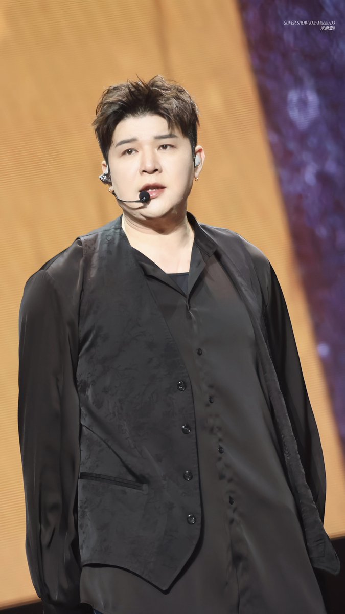 imqqqii17's tweet photo. ʜᴀɪʀᴄᴜᴛ+sᴀʏʟᴇss
#SS10_in_Macau_D3
#SUPERSHOW10 
#SUPERJUNIOR 
#슈퍼주니어 
#Shindong
#申东熙
#シンドン
#신동희 https://t.co/eWa2Kq8r0i
