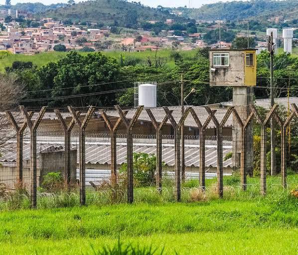 QGdoPOP's tweet image. Alexandre de Moraes ordena a transferência do ex-presidente Jair Bolsonaro para o Presídio da Papuda (Papudinha).