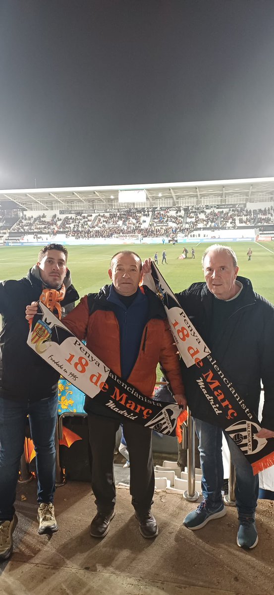 En El Plantio y en la Peña, esperando alguna alegria por parte del VCF en la Copa.  #BurgosValencia #LimGoHome #AmuntValencia