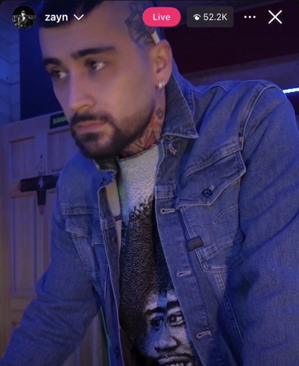 ZJMCRAVE's tweet image. 5 YEARS LATER HE ACTUALLY DID GO LIVE 😭