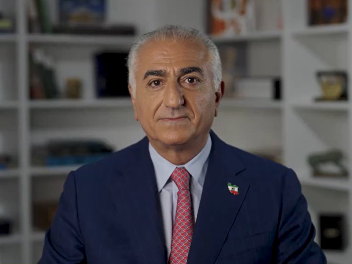 El heredero este trucho de Irán tiene toda la pinta de candidato a la presidencia de un Real Madrid de entreguerras. Llevaría como promesa que tiene apalabrado a Fermín y como entrenador a García Pimienta. ¿El baloncesto? Bien, gracias.