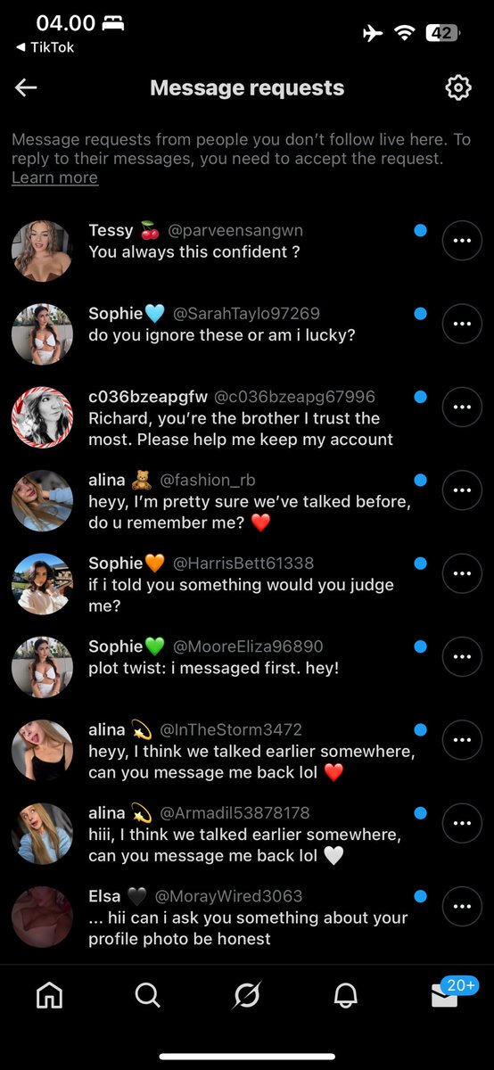 redelights's tweet photo. guys if you need password, please reply to this tweet because this is what my request dm looks like and it updates eeeeevveeerryyy day https://t.co/F7PMRbDYUH