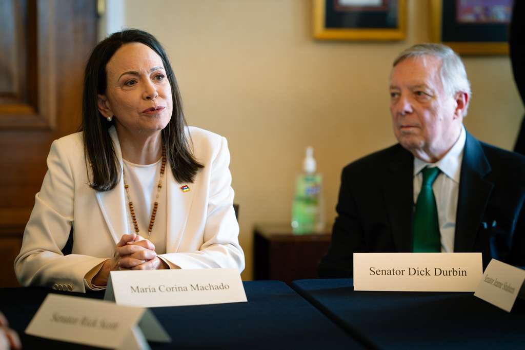<a href="/MariaCorinaYA/">María Corina Machado</a> “Ellos entienden que esto se acabó. Este modelo no es sostenible. Para que haya reconciliación, tiene que haber justicia.
Debemos desmontar el sistema de represión para que la gente pueda expresarse libremente. No se trata solo de los presos políticos: pueden ser liberados y aun