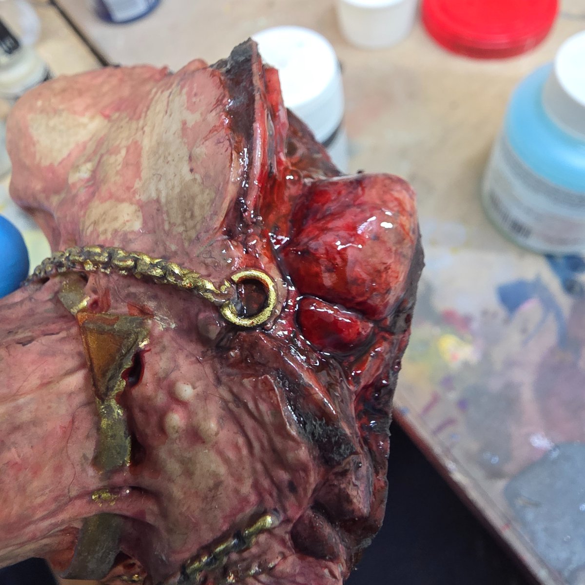 OW WE PAINT OUR POLYSTONE FIGURES

“Hand-painted” — but what does it really mean?

Is it airbrush?
Brushwork?
Or mixed techniques?

In reality, professional polystone painting is a layered process, where tools matter less than experience, control, and realism.

Soon we’ll show