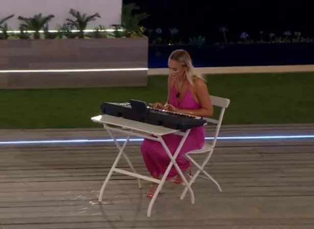 eds_afterglow's tweet image. Ok but this year’s girl cast are actually all stars, they all had their iconic moments #loveisland #loveislandallstars #allstars