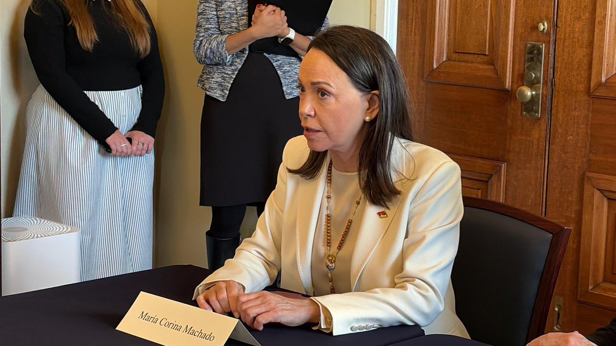 RodriguezGladys's tweet image. “No estaría aquí hoy — y probablemente ni siquiera estaría viva — de no haber sido por el apoyo que recibí de su país. Estuve perdida en medio del océano durante cuatro horas, con olas de casi dos metros, y sufrí una fractura en la columna vertebral. En un momento pensé que no lo…