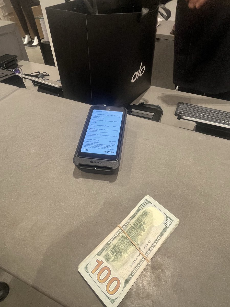 _boxyloco5's tweet photo. Dey found a Loyal Customer 🫶🏾 https://t.co/vmmxM7zov7