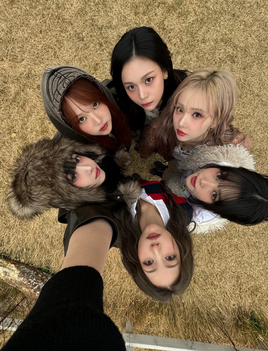 Juli_GfAs's tweet photo. #Gfriend 11 años. Siempre 
 ❤️❤️❤️❤️❤️❤️ https://t.co/sYzF90Tm4e