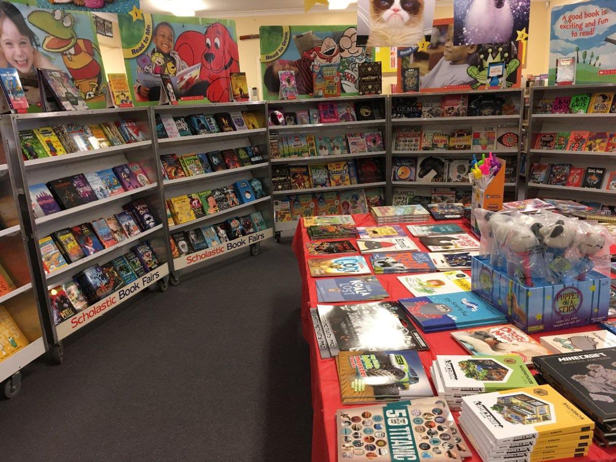 FatKidDeals's tweet photo. The book fair was undefeated. https://t.co/g4sUgDNDsP