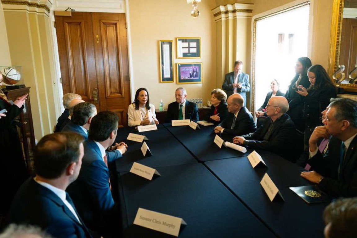 eduardomenoni's tweet photo. 🇻🇪🇺🇸🚨| María Corina Machado en el Congreso de Estados Unidos: “Y lo volvería a hacer una y otra vez. Me siento profundamente honrada de que me escuchen. Estoy inmensamente agradecida con Dios por ser venezolana y por ser parte de esta generación”. https://t.co/Z455AfUidl