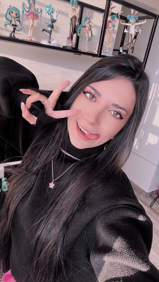 Falta poco para mi cumpleaños 🥳
Dejé varias cositas en mi wishlist por si gustan consentirme... ¡A cambio habrá stream con cámara el 31/01 para hacer el unboxing y que vean lo mucho que me emociono! ✨