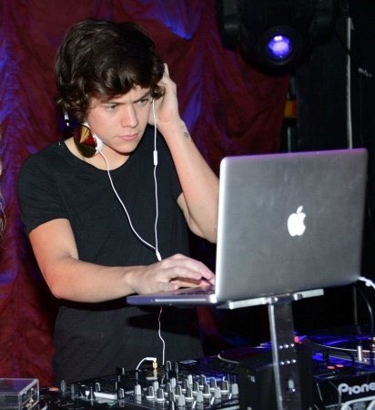 suestylesism's tweet image. Kiss All The Time. Disco, Ocassionally.