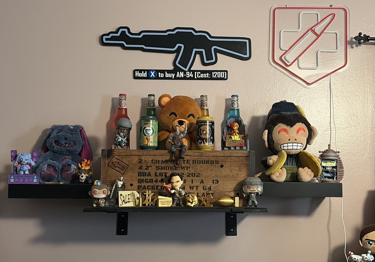 SuperDropKick17's tweet photo. @Treyarch @CallofDuty
Wanted to show off my wifeโs Zombies collection for #115Day cuase sheโs just cool like that ๐ค peep the mini @nolan_north in the middle ๐ https://t.co/C7xUoIFbZQ