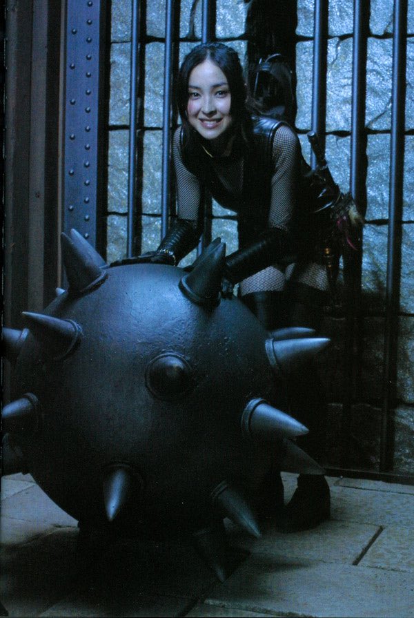 highlandstudio1's tweet image. もちろん昭和赤影のリメイクと思って見るとまったくダメなんだが
なんせもう赤影・青影・飛鳥だから
「誰だよ？アスカ！」

でもこの飛鳥を演った #麻生久美子 がめちゃくちゃ可愛くて、当時観たひとびとの心は否定と肯定に引き裂かれたと伝え聞いとりますwww
#REDSHADOW #赤影