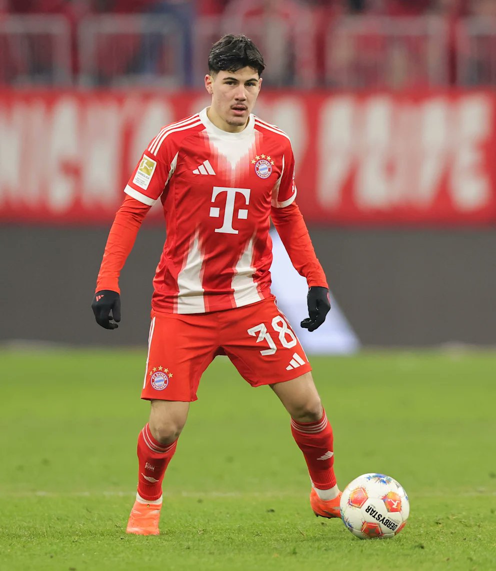 iMiaSanMia's tweet image. Felipe Chávez has received several loan offers for this month. Clubs from the 2. Bundesliga, Spain and Italy are interested in the 18-year-old. Chávez would prefer to take the next steps in his development at Bayern. But the competition in Bayern's attack is fierce - and with…