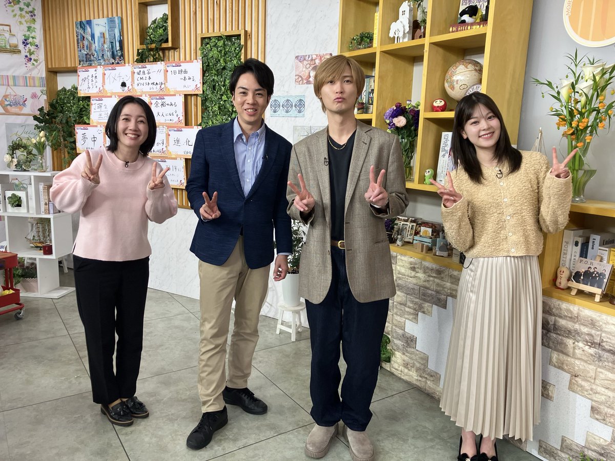 morningcompass1's tweet photo. このあと6:45-生放送📺
#チバテレ #モーニングこんぱす 金曜日

7:00頃-県内NEWS天気☀️
立憲民主・公明 衆院選へ新党結成

7:30頃-#ABCZ #橋本良亮 出演
舞台 #ピグマリオン いよいよ来週上演

7:39頃-WAKUチャレ💪
#坪北奈津美 が房総のむらで名探偵🔍

#泉水はる佳 #前原竜二 #吉川七瀬 #tvk #テレ玉 https://t.co/S6O8PbDw9r