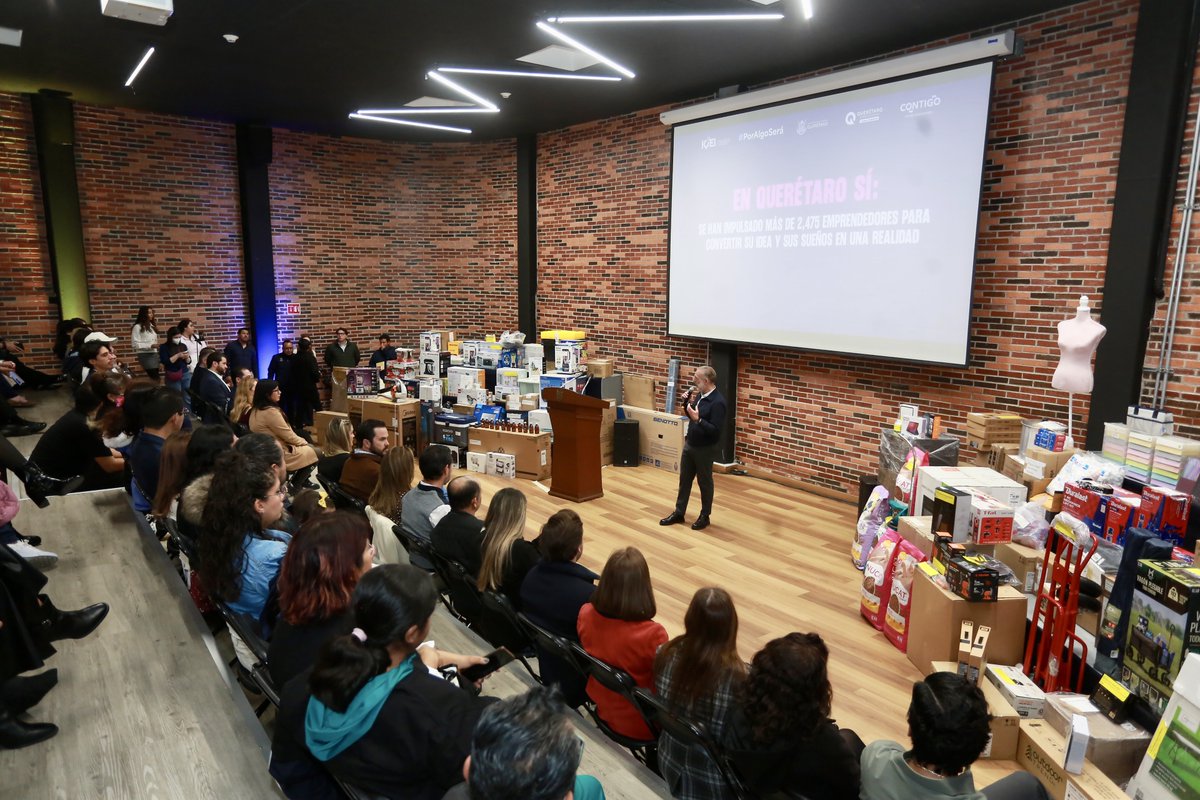 💰#Querétaro Entrega Marco Del Prete apoyos a 100 emprendedores queretanos con Capital Semilla 2026

Del Prete resaltó que cuando la iniciativa privada, el sector social y el gobierno trabajan como un solo equipo, se abren oportunidades para la gente.

👉 adninformativo.mx/entrega-marco-…
