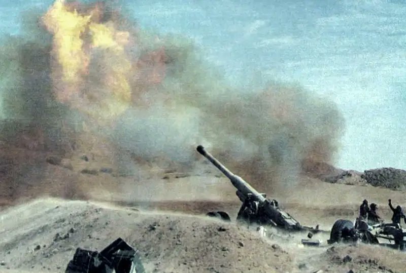 مدافع عراقية سوفيتية الصنع من طراز إس-23  عيار 180 ملم ( s-23 180mm ) استولت عليها قوات التحالف بعد معارك تحرير الكويت عام 1991 , كما تلاحظون بعض هذه المدافع كانت نظيف للغاية .