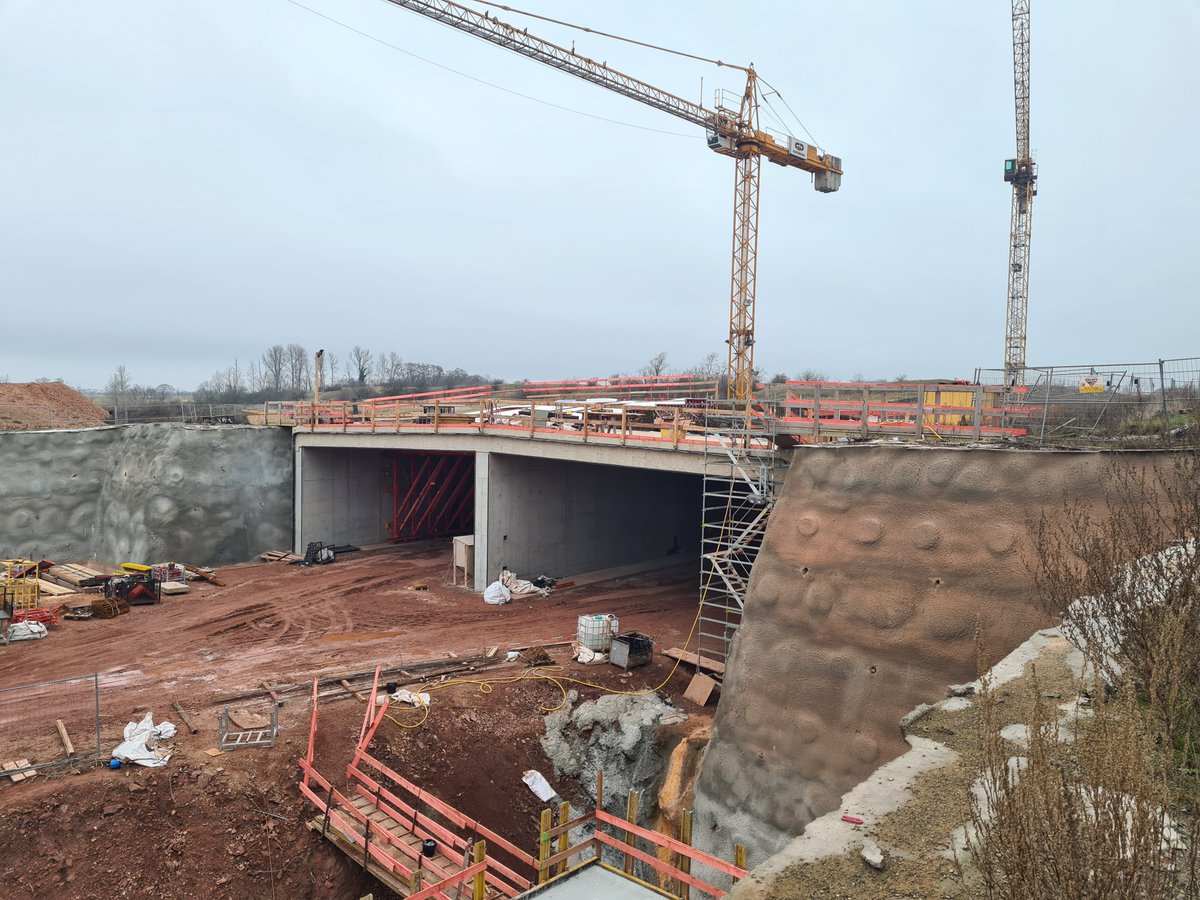 Schwarzbau an der A 143 muss sofort eingestellt werden - jeder weitere Tag ist Steuergeldverschwendung

Seht auch dazu unsere ausführliche Pressemitteilung auf unserer Internetseite unter:
bi-saaletal.de/schwarzbau-an-…