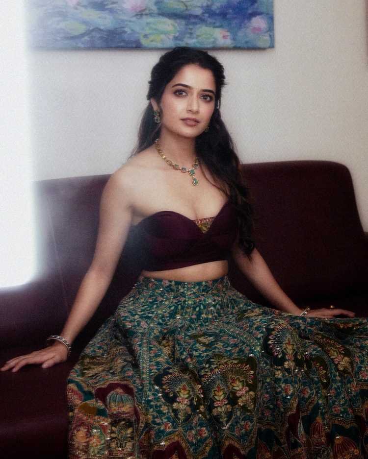 123telugu's tweet photo. Latest Photos : #AshikaRanganath

https://t.co/zyuHc9O14h

#123telugu https://t.co/WdWQzwK22K