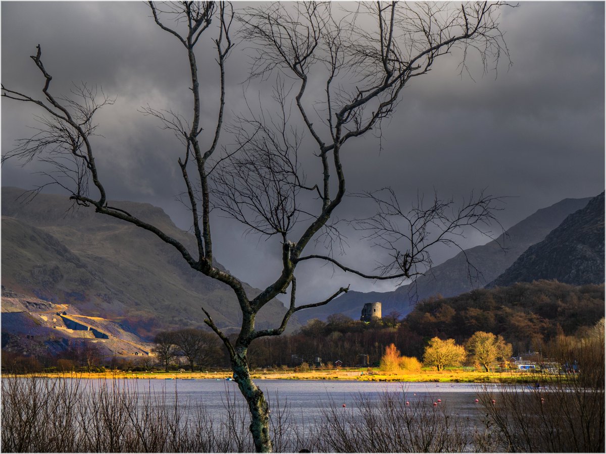 Llafn o oleuni yn Llanberis 🏴󠁧󠁢󠁷󠁬󠁳󠁿