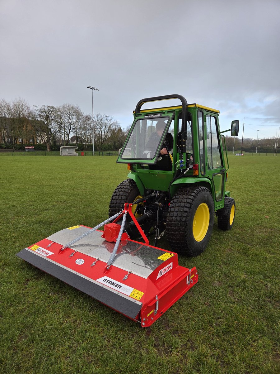 weldon_08's tweet image. Well wear with the latest equipment thanks to all at Ballincollig Rugby Club always a pleasure. @BallincolligRFC @TrimaxMowers @FlemingAgri