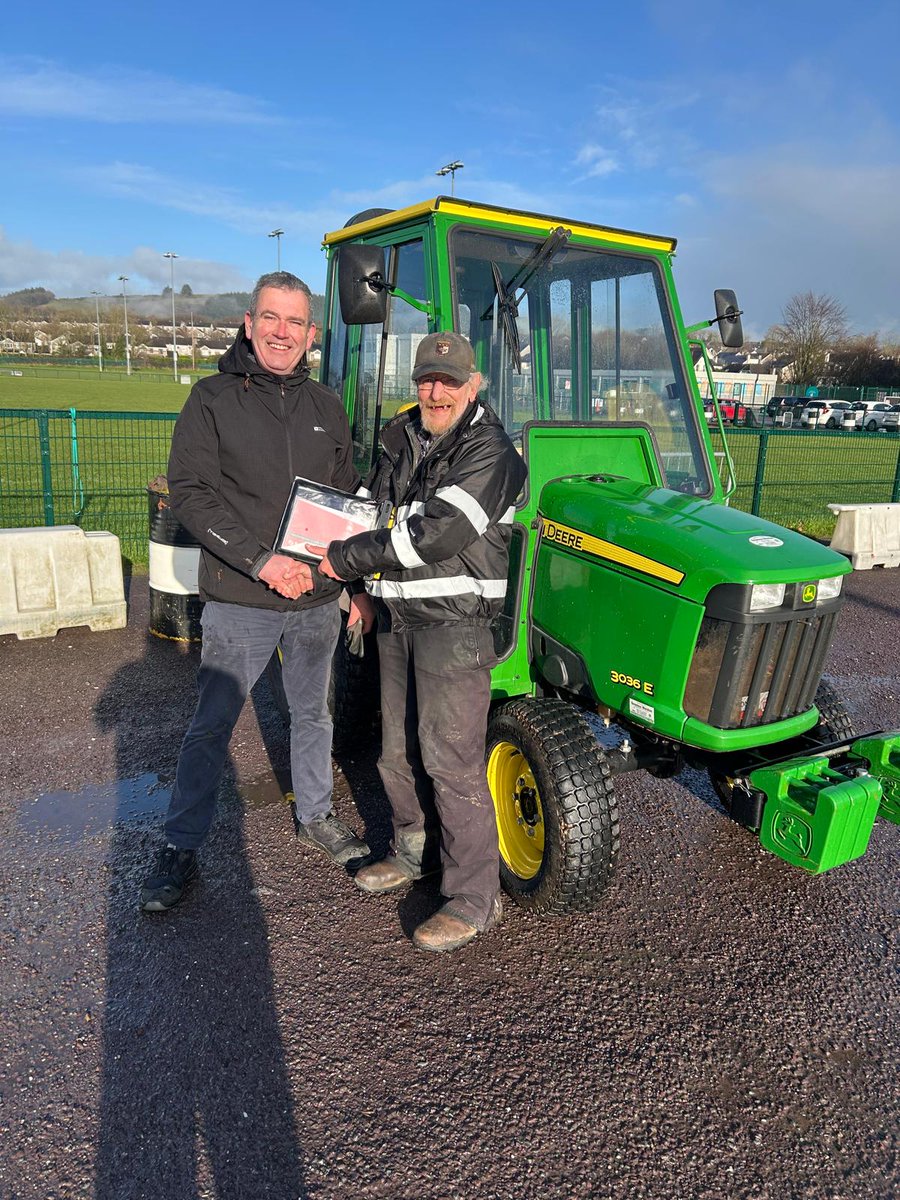 weldon_08's tweet image. Well wear with the latest equipment thanks to all at Ballincollig Rugby Club always a pleasure. @BallincolligRFC @TrimaxMowers @FlemingAgri