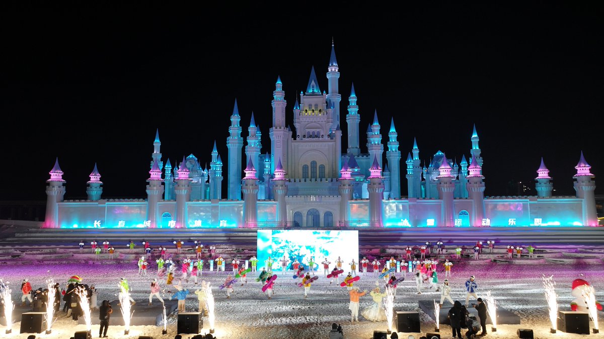 FISU's tweet image. Changchun 2027 Winter Universiade: The Journey Starts Now! ❄️🤍
Lights across Changchun shine bright as we start the one-year countdown to Winter Universiade 2027! ⏳✨

#Unisport #FISUGames #Wintergames #Wintersports #Skiing #Snow