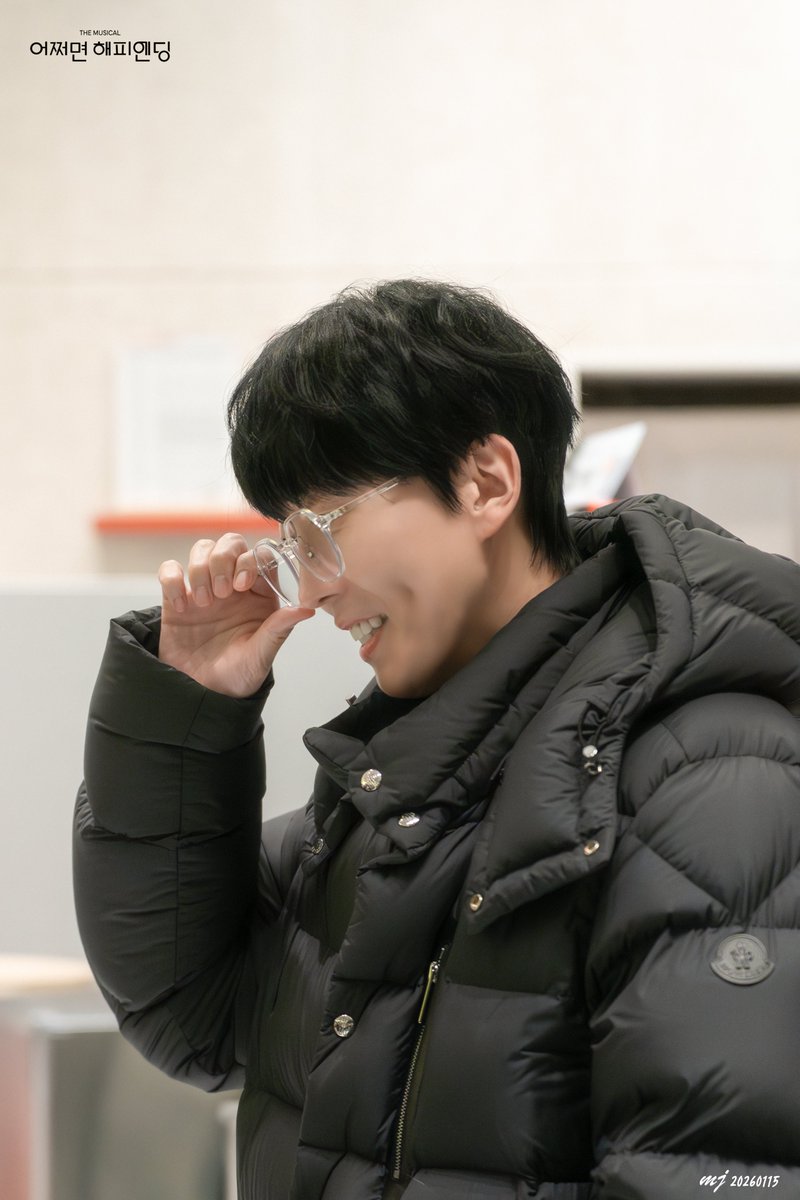 MJ_PlayPic2's tweet photo. 어쩌면 해피엔딩 20260115
퇴근길

올리버 役 김재범 배우

똑똑한 범리버! https://t.co/OgYgM5Kl6Y