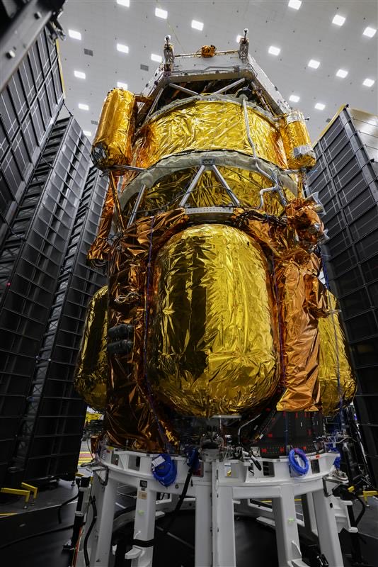 davill's tweet image. This week we completed direct field acoustic testing on our Blue Moon MK1 lunar lander, a major flight‑qualification milestone. 
 
We surrounded the fully integrated lander with a ring of 34‑ft speaker towers to generate a near‑diffuse acoustic field, matching the New Glenn…